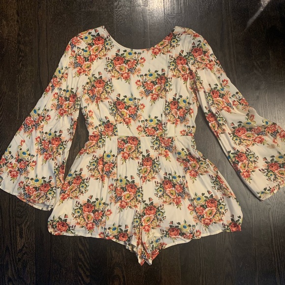 The Laundry Room Pants - The Laundry Room Size Medium Long Sleeve Romper